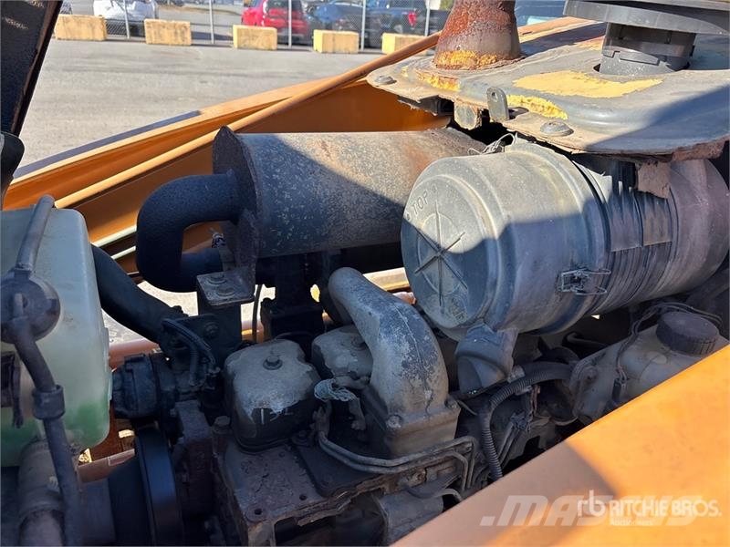 CASE 570MXT Gumikerekes homlokrakodók