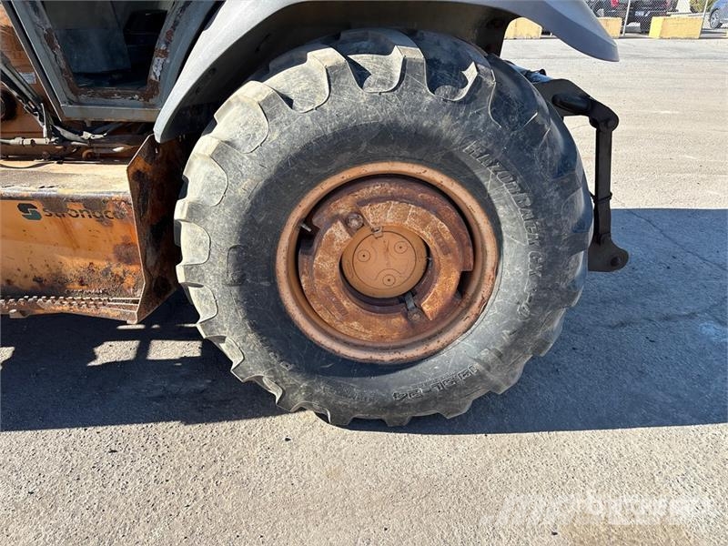 CASE 570MXT Gumikerekes homlokrakodók