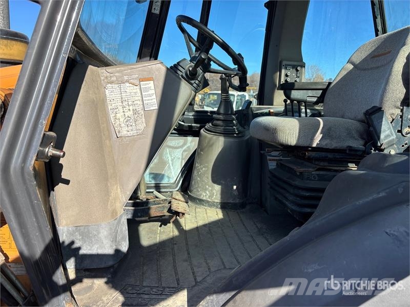 CASE 570MXT Gumikerekes homlokrakodók