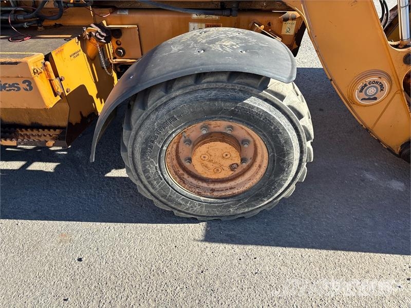 CASE 570MXT Gumikerekes homlokrakodók