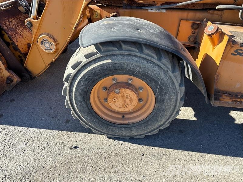 CASE 570MXT Gumikerekes homlokrakodók
