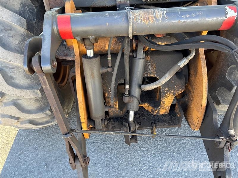 CASE 570MXT Gumikerekes homlokrakodók