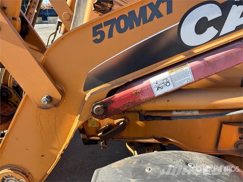 CASE 570MXT Gumikerekes homlokrakodók