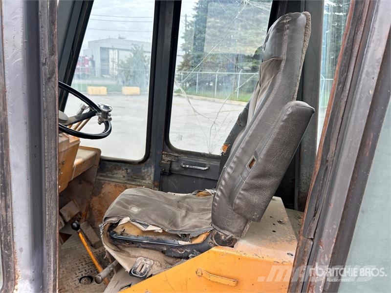 CASE 586 6000 lb 4x2 Rough Terrain Forklift Montacargas todo terreno