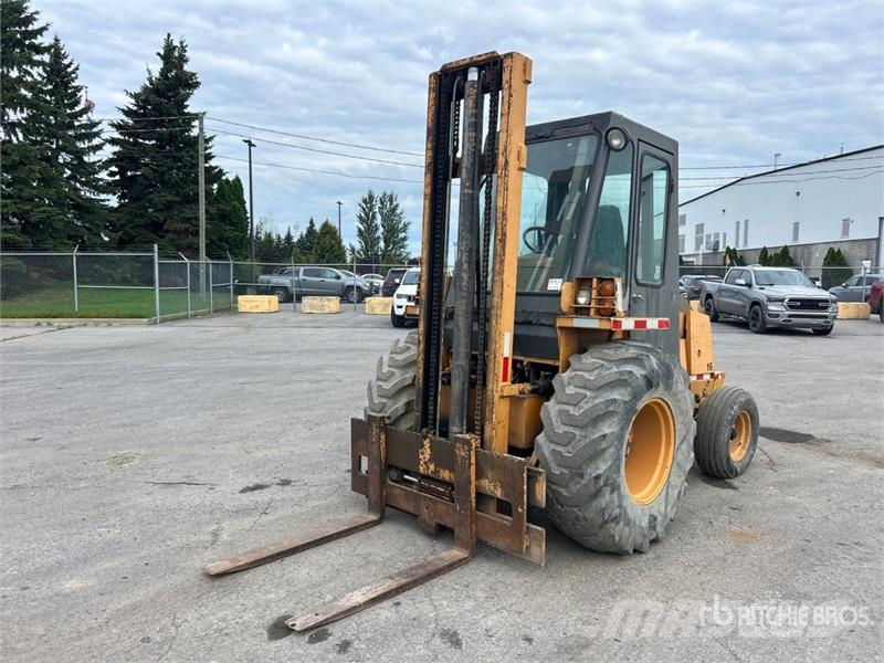 CASE 586 6000 lb 4x2 Rough Terrain Forklift Montacargas todo terreno