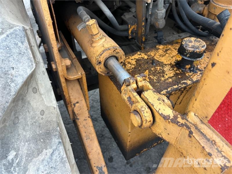 CASE 586 6000 lb 4x2 Rough Terrain Forklift Montacargas todo terreno