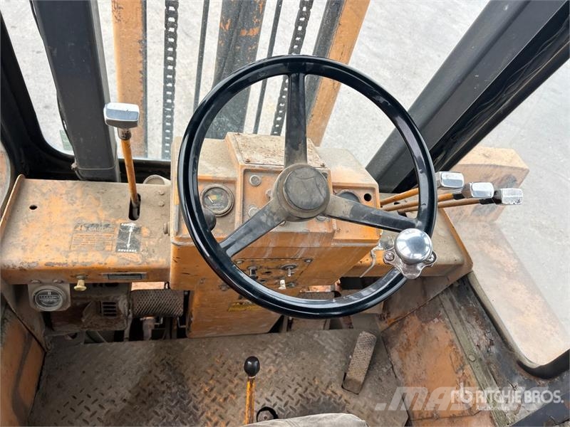CASE 586 6000 lb 4x2 Rough Terrain Forklift Montacargas todo terreno