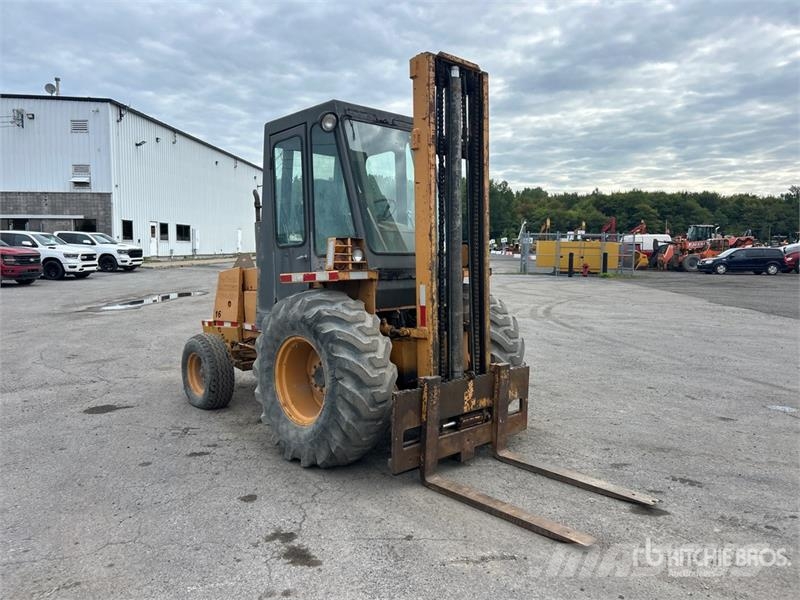 CASE 586 6000 lb 4x2 Rough Terrain Forklift Montacargas todo terreno