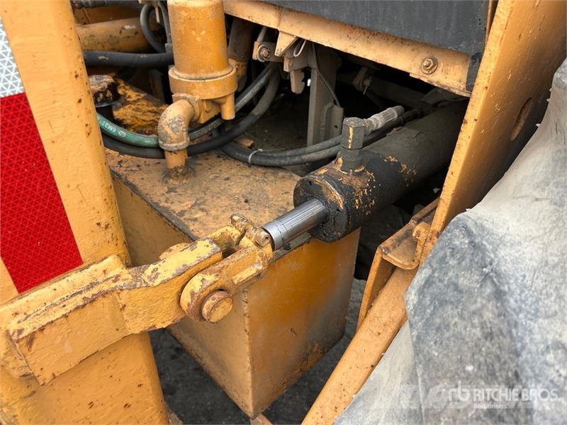 CASE 586 6000 lb 4x2 Rough Terrain Forklift Montacargas todo terreno