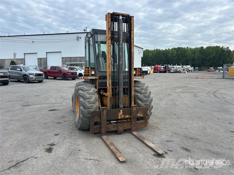 CASE 586 6000 lb 4x2 Rough Terrain Forklift Montacargas todo terreno