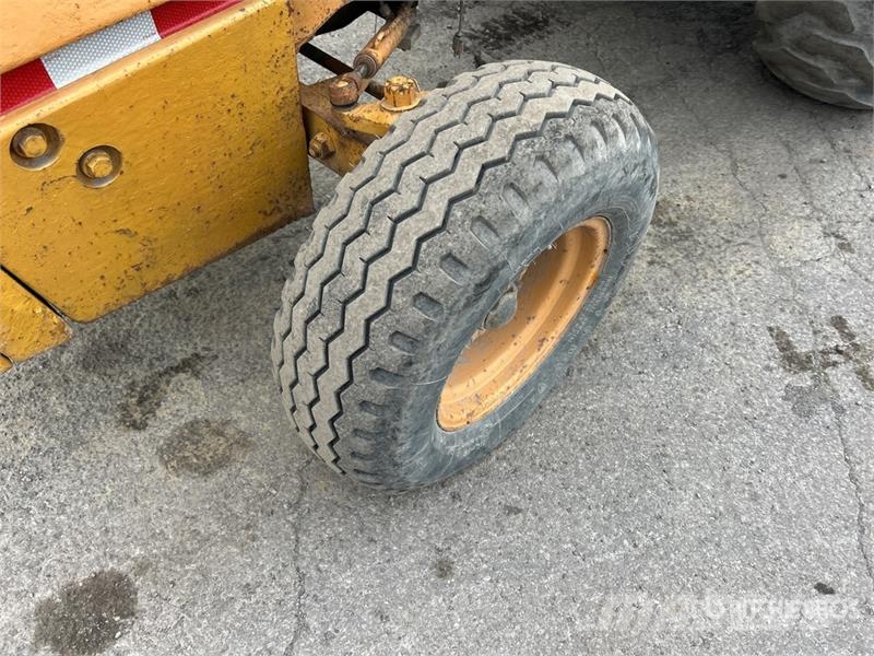 CASE 586 6000 lb 4x2 Rough Terrain Forklift Montacargas todo terreno