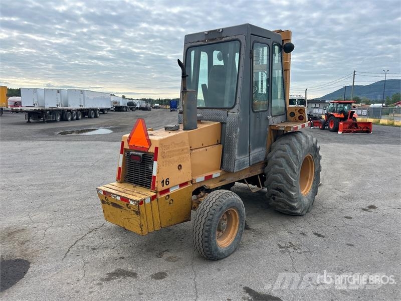 CASE 586 6000 lb 4x2 Rough Terrain Forklift Montacargas todo terreno