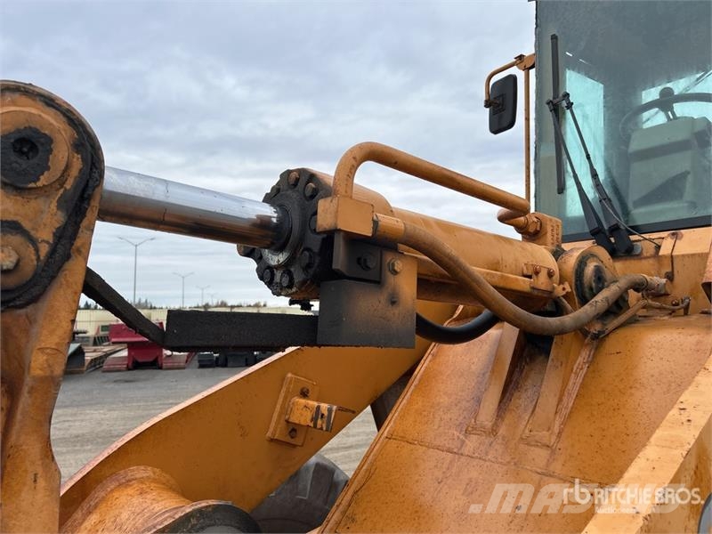 CASE 621B Wheel Loader Iekrāvēji uz riteņiem