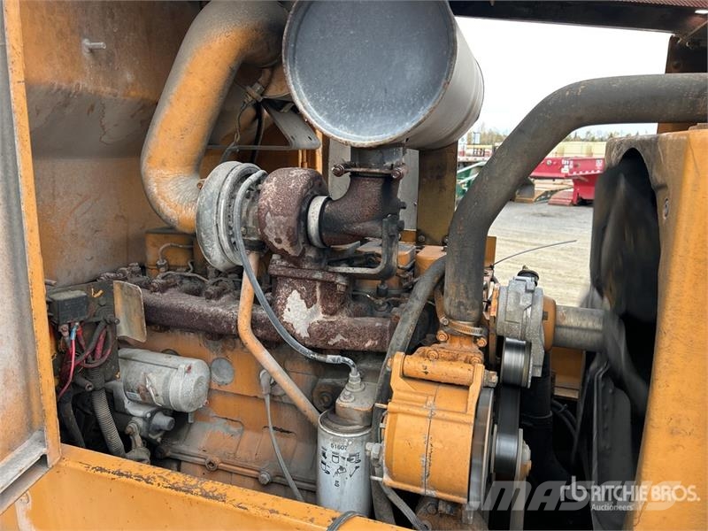 CASE 621B Wheel Loader Iekrāvēji uz riteņiem