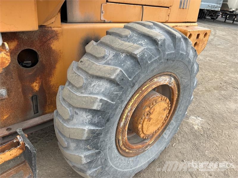 CASE 621B Wheel Loader Iekrāvēji uz riteņiem