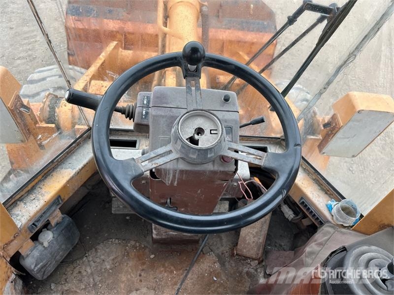 CASE 621B Wheel Loader Iekrāvēji uz riteņiem