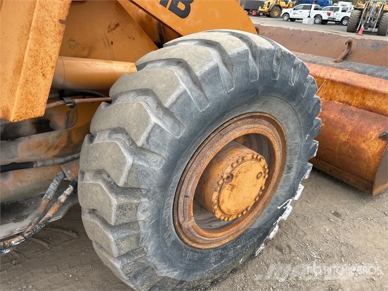 CASE 621B Wheel Loader Iekrāvēji uz riteņiem