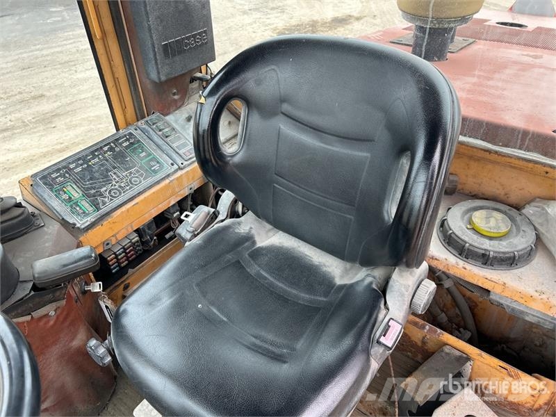 CASE 621B Wheel Loader Iekrāvēji uz riteņiem