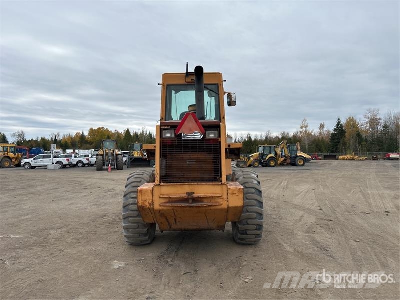 CASE 621B Wheel Loader Iekrāvēji uz riteņiem