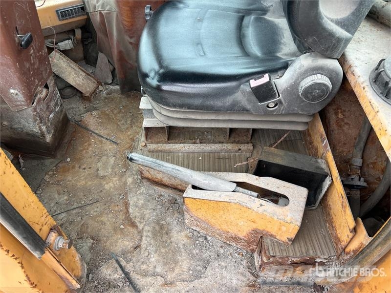 CASE 621B Wheel Loader Iekrāvēji uz riteņiem