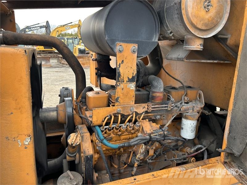 CASE 621B Wheel Loader Iekrāvēji uz riteņiem