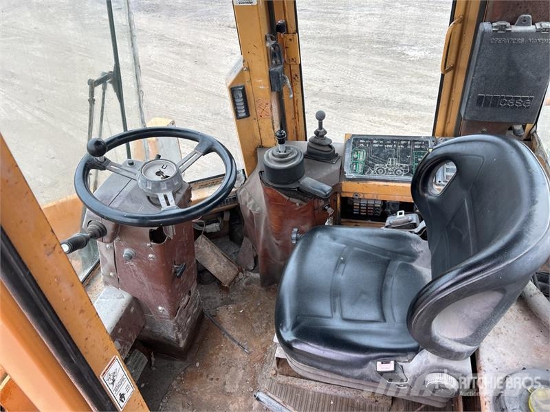 CASE 621B Wheel Loader Iekrāvēji uz riteņiem