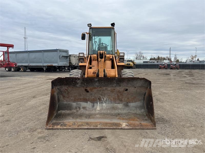 CASE 621B Wheel Loader Iekrāvēji uz riteņiem