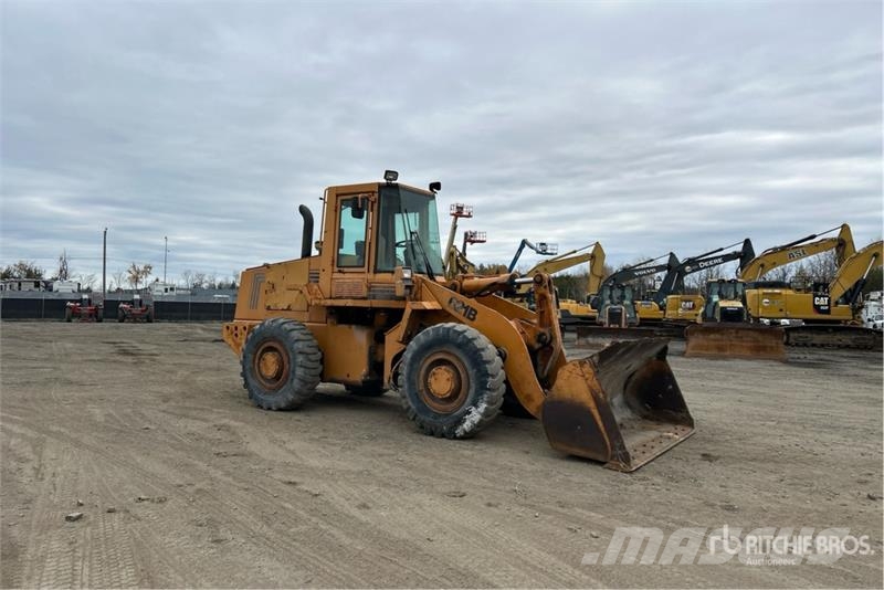 CASE 621B Wheel Loader Iekrāvēji uz riteņiem