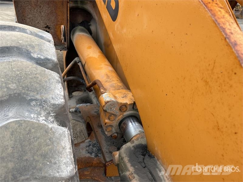 CASE 621B Wheel Loader Iekrāvēji uz riteņiem