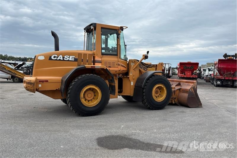 CASE 621D Incarcator pe pneuri
