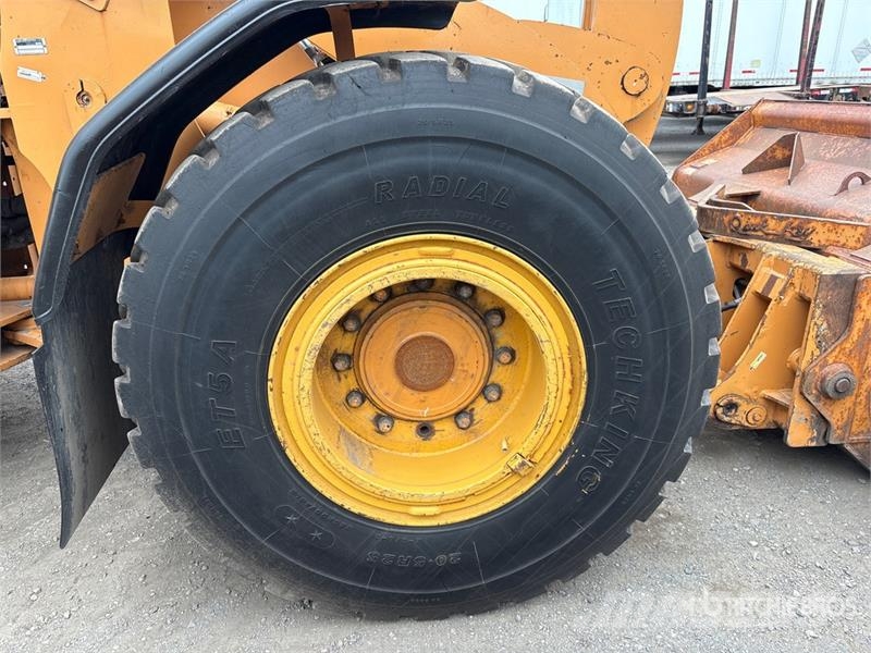 CASE 621D Carregadeiras de rodas