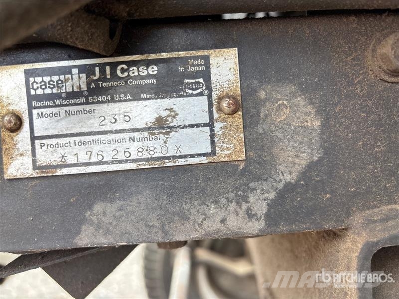 Case IH 235 2WD Utility Tractor Taajamatraktorit