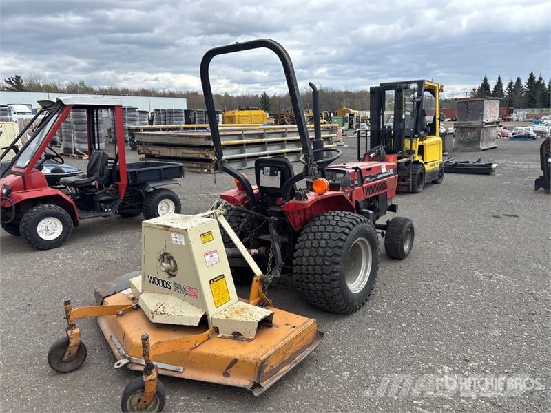 Case IH 235 2WD Utility Tractor Taajamatraktorit