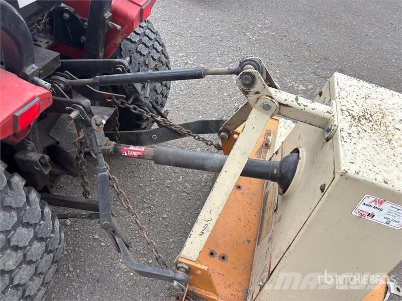 Case IH 235 2WD Utility Tractor Taajamatraktorit