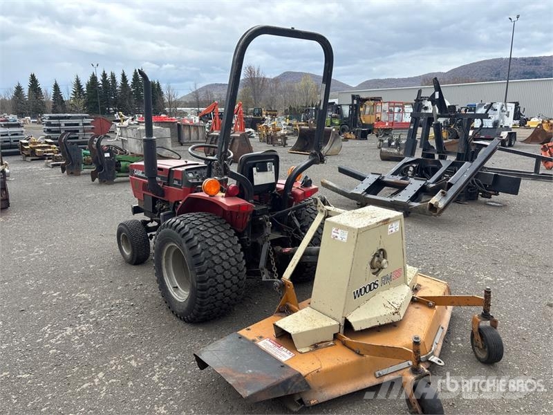 Case IH 235 2WD Utility Tractor Taajamatraktorit