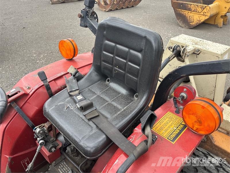 Case IH 235 2WD Utility Tractor Taajamatraktorit
