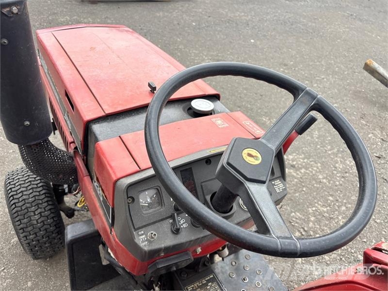 Case IH 235 2WD Utility Tractor Taajamatraktorit