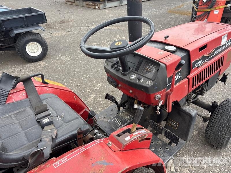 Case IH 235 2WD Utility Tractor Taajamatraktorit
