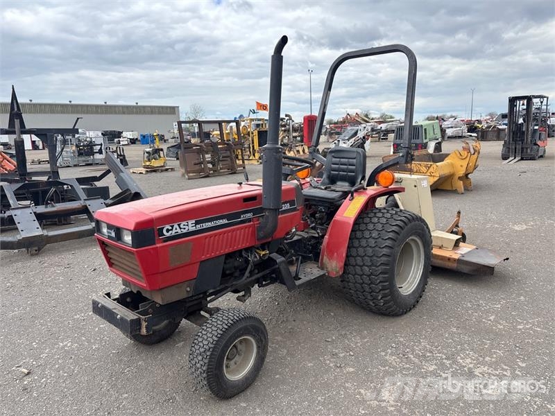 Case IH 235 2WD Utility Tractor Taajamatraktorit
