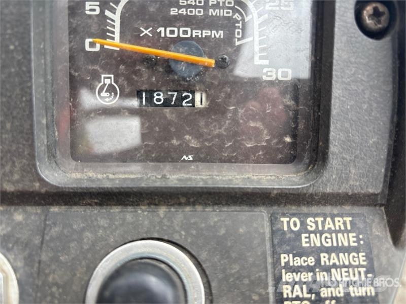 Case IH 235 2WD Utility Tractor Taajamatraktorit