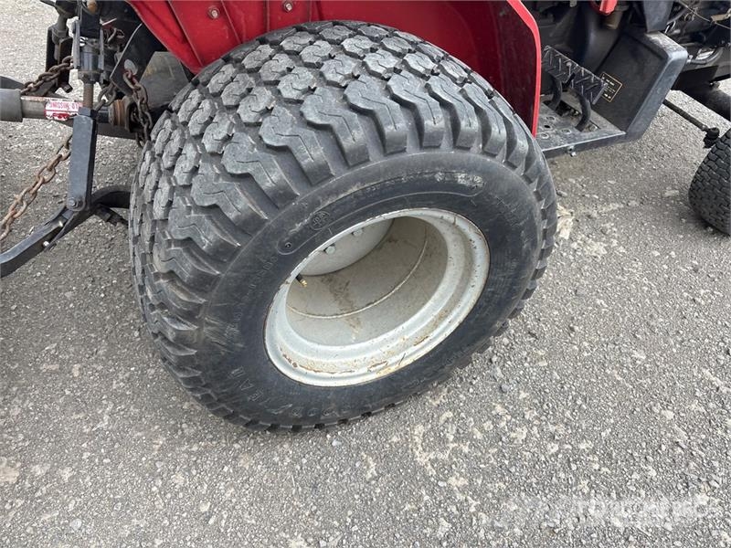Case IH 235 2WD Utility Tractor Taajamatraktorit