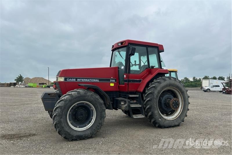 Case IH 7110 4WD Tractor Трактори
