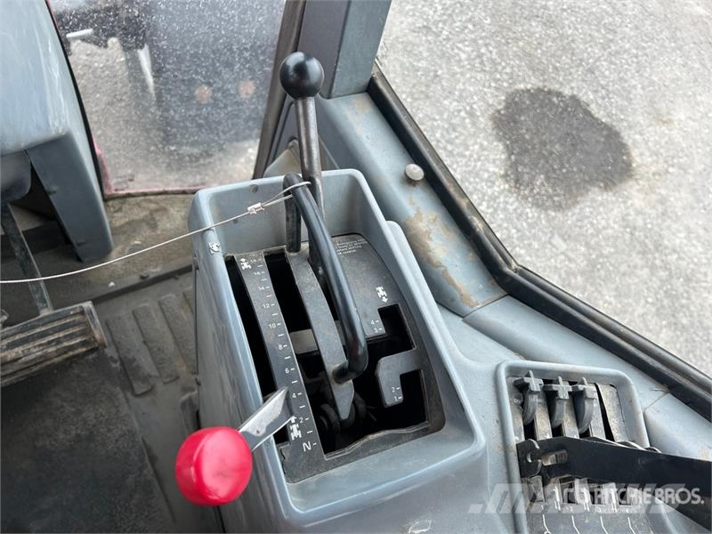 Case IH 7110 4WD Tractor Трактори