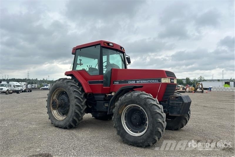Case IH 7110 4WD Tractor Трактори