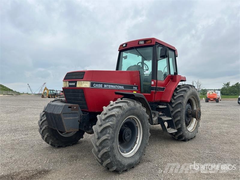 Case IH 7110 4WD Tractor Трактори