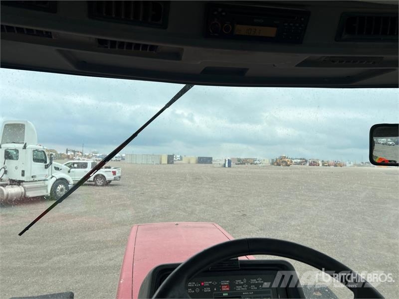 Case IH 7110 4WD Tractor Трактори
