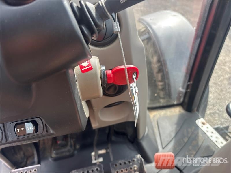 Case IH Farmall 115U 4WD Tractor Traktorok