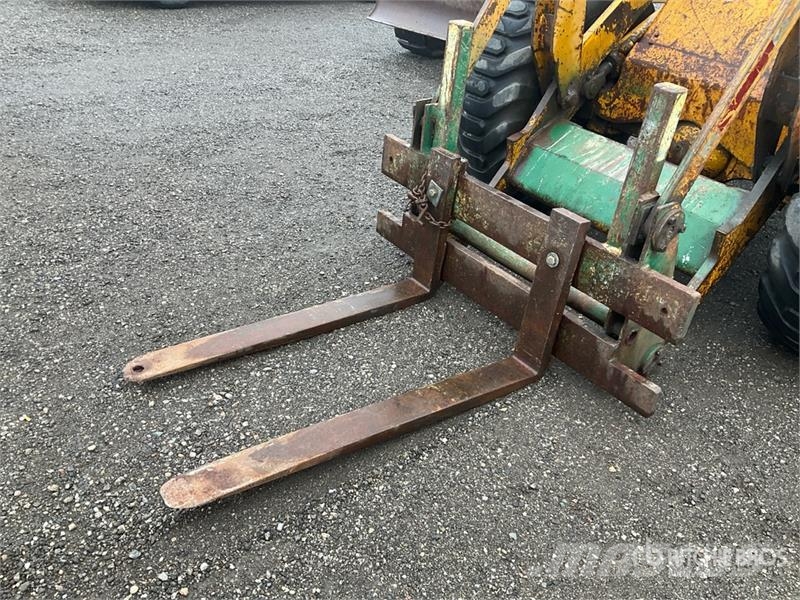 CASE W14 Gumikerekes homlokrakodók