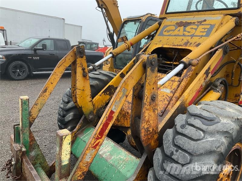 CASE W14 Gumikerekes homlokrakodók