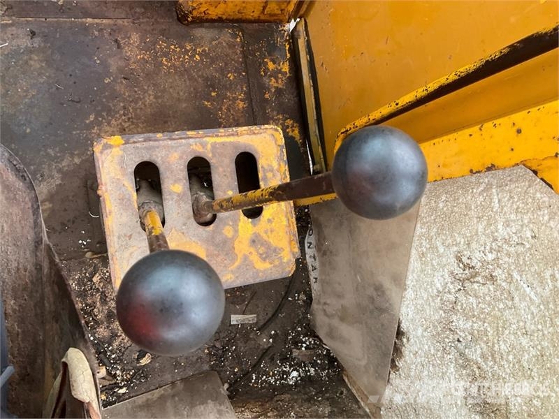 CASE W14 Gumikerekes homlokrakodók